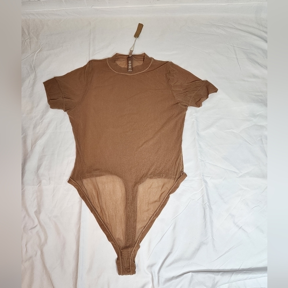 SKIMS sheer mesh short sleeves thong body suite NWT Size 4X, color sienna. #1
